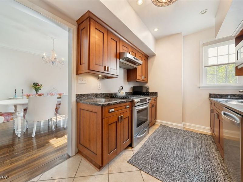 2808 Van Aken Boulevard, Unit 1, Cleveland, OH 44120 Photo 20