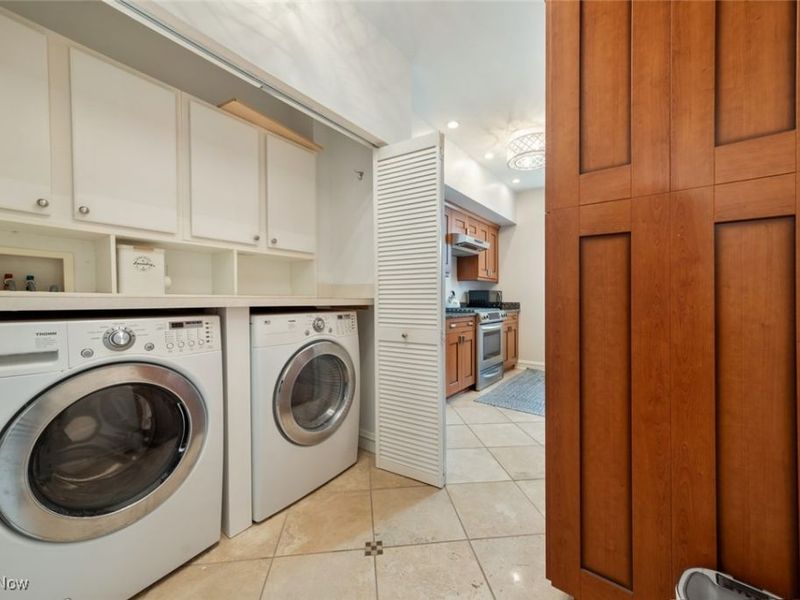 2808 Van Aken Boulevard, Unit 1, Cleveland, OH 44120 Photo 24