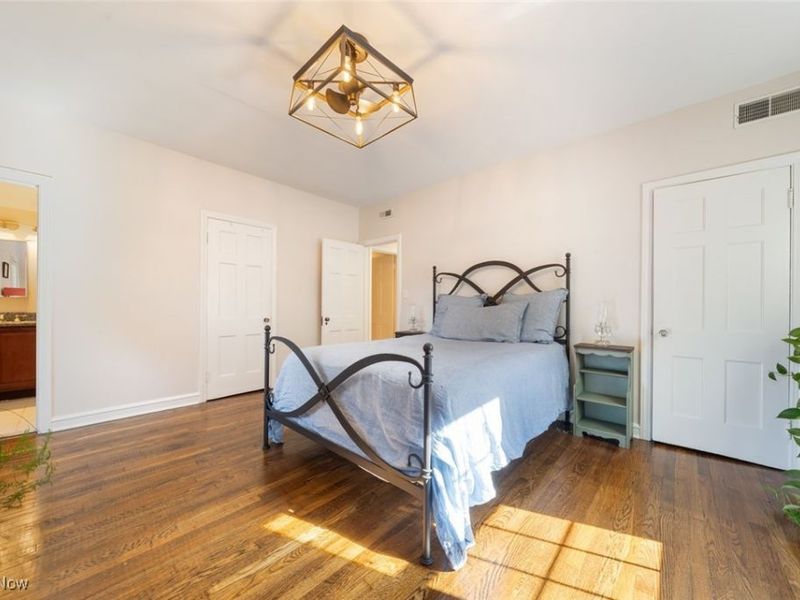 2808 Van Aken Boulevard, Unit 1, Cleveland, OH 44120 Photo 27