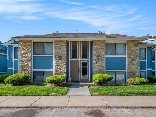 8143 Holmes Road, Unit 202, Kansas City, MO 64131
