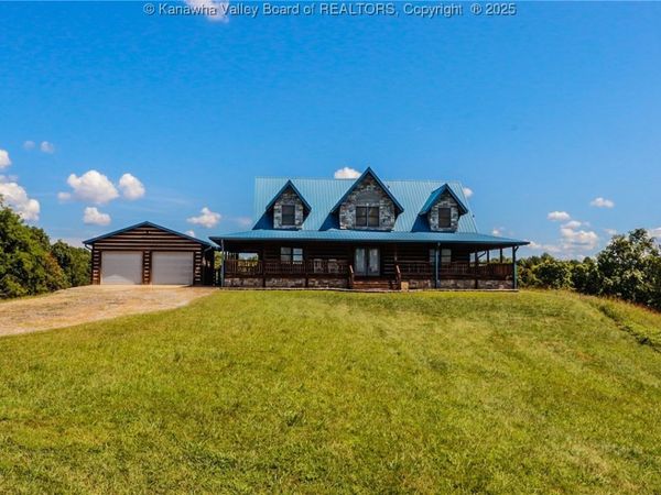 411 Foxtrot Road, Looneyville, WV 25259