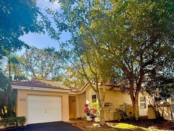 1321 N Seagrape Circle, Weston, FL 33326