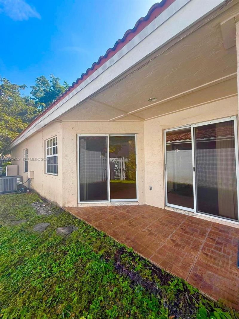 1321 N Seagrape Circle, Weston, FL 33326 Photo