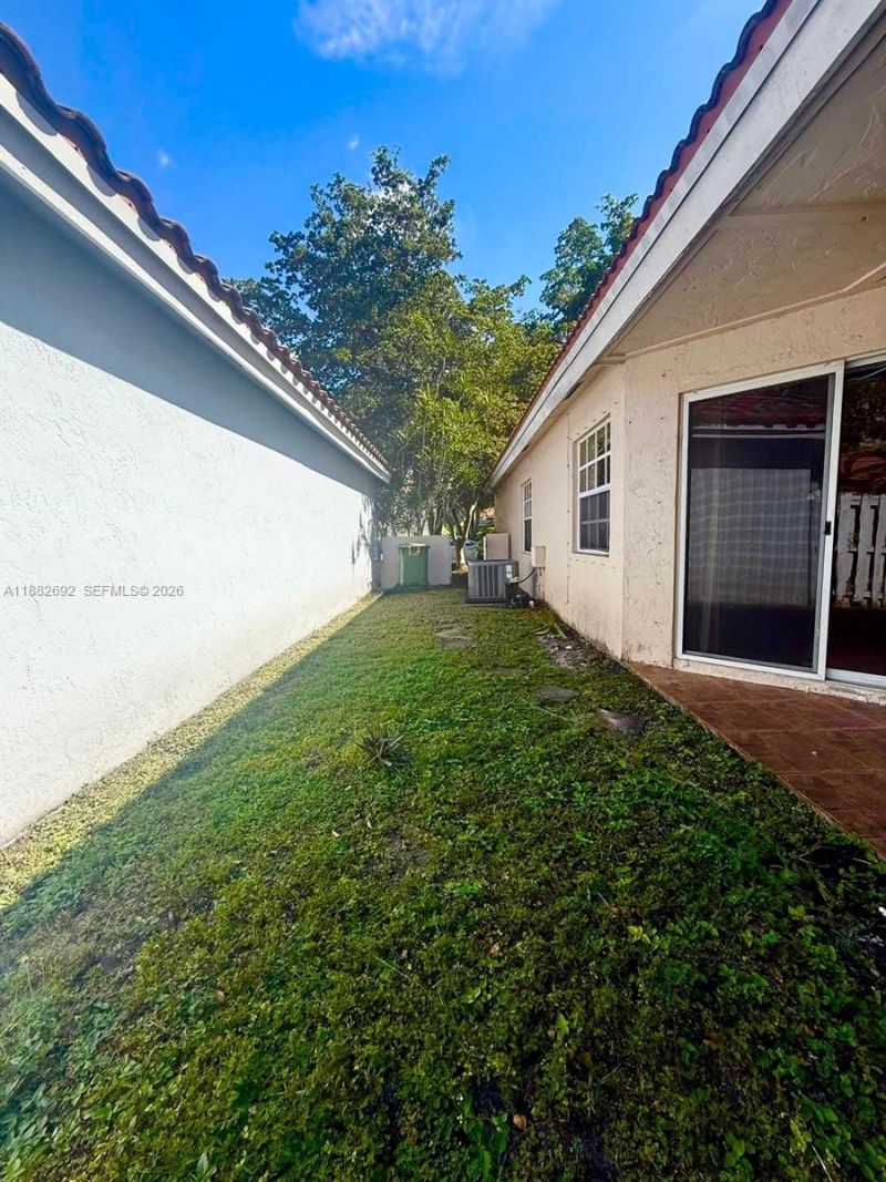 1321 N Seagrape Circle, Weston, FL 33326 Photo