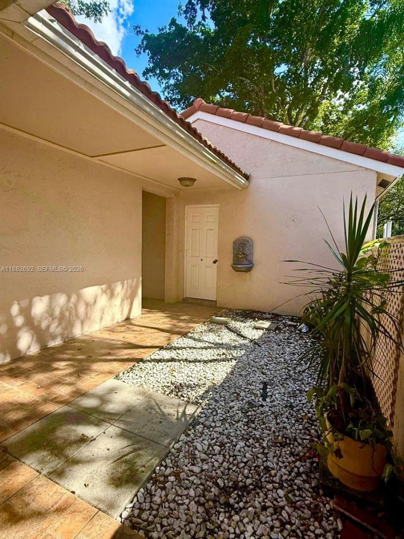 1321 N Seagrape Circle, Weston, FL 33326 Photo