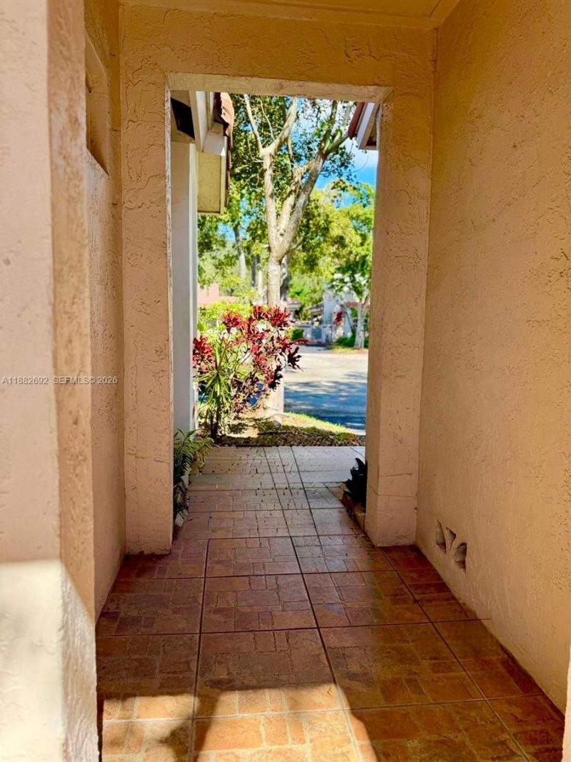 1321 N Seagrape Circle, Weston, FL 33326 Photo