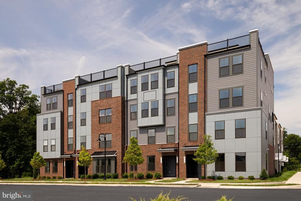 20183 Northpark Drive, Ashburn, VA 20147 Main Photo