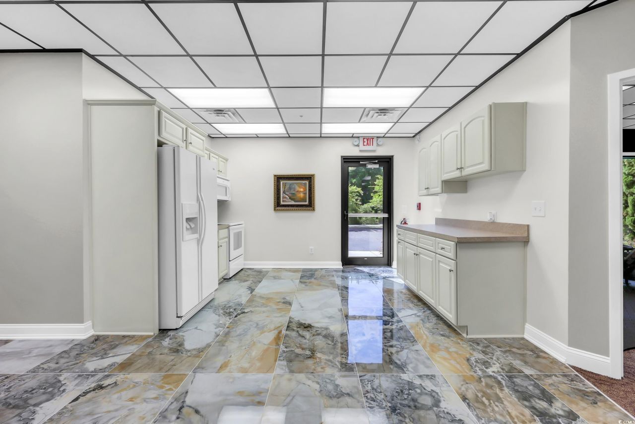 100 Sutter Dr. Photo 11