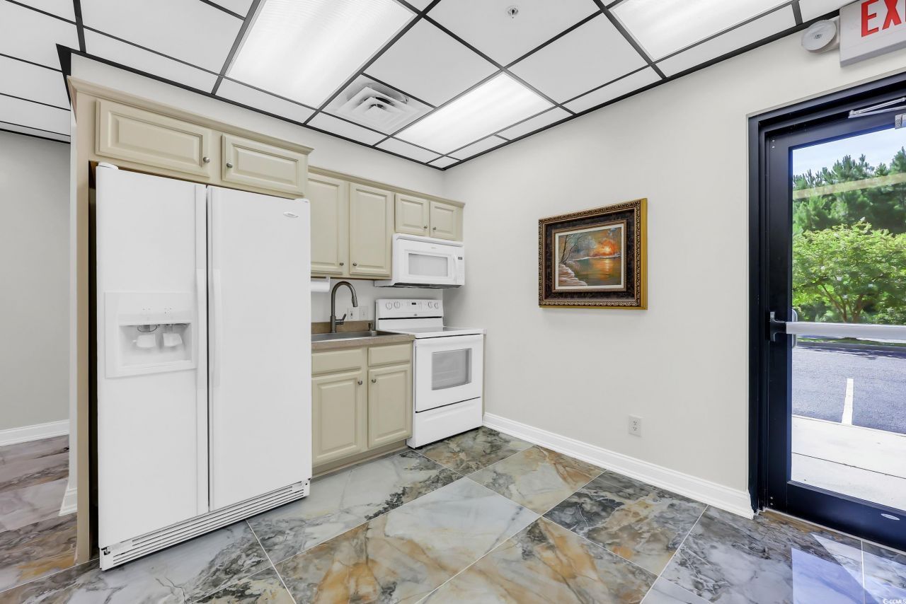 100 Sutter Dr. Photo 13