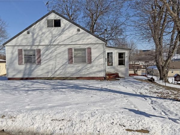501 N Division St, Anamosa, IA 52205
