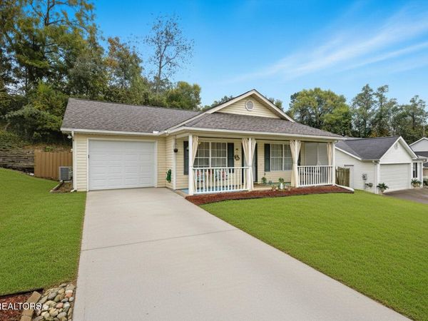 131 Emerald Court Place, Lenoir City, TN 37771