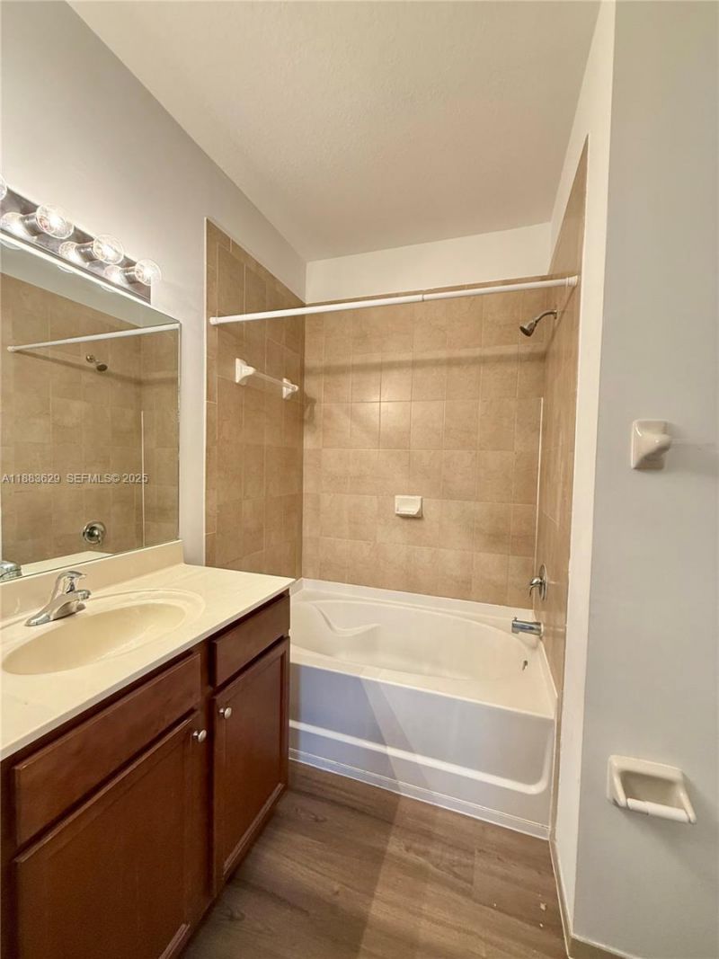 8760 NW 97th Ave, Unit 211, Doral, FL 33178 Photo