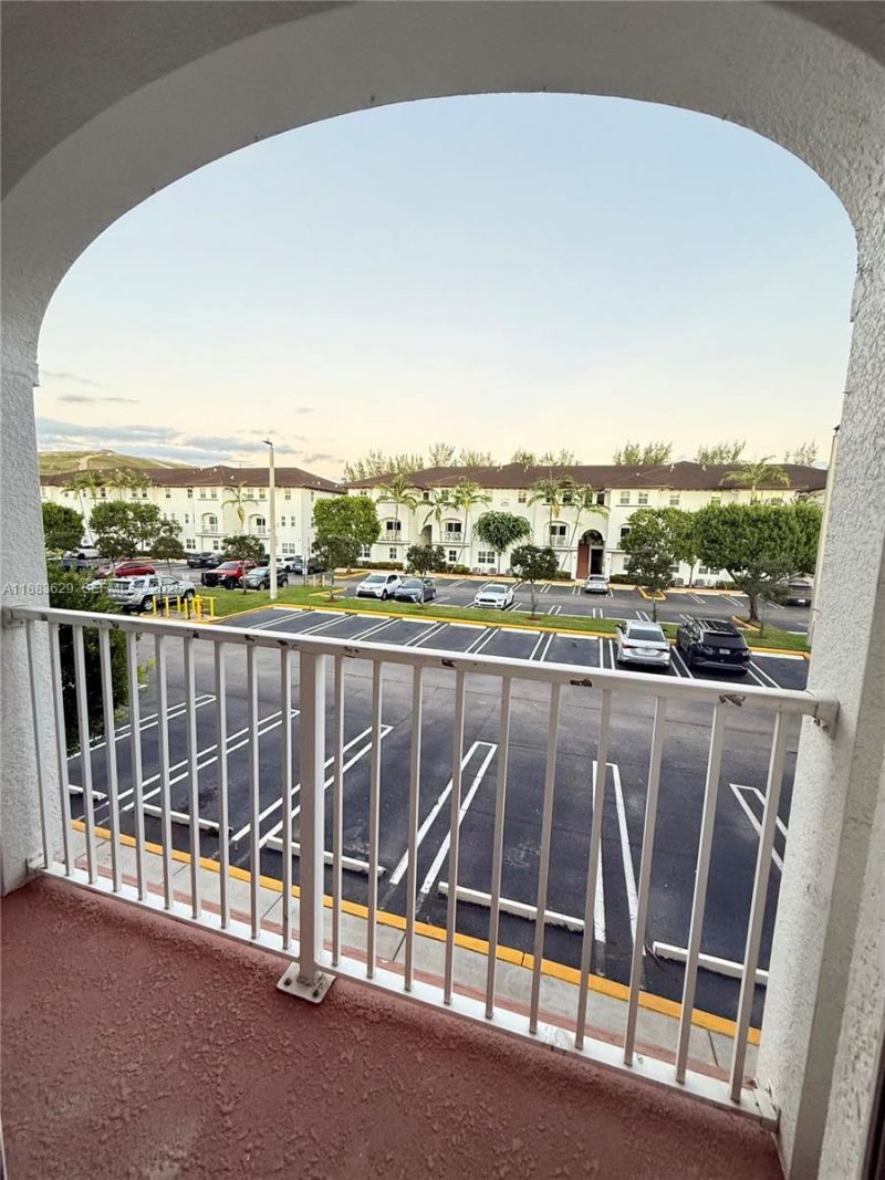 8760 NW 97th Ave, Unit 211, Doral, FL 33178 Photo