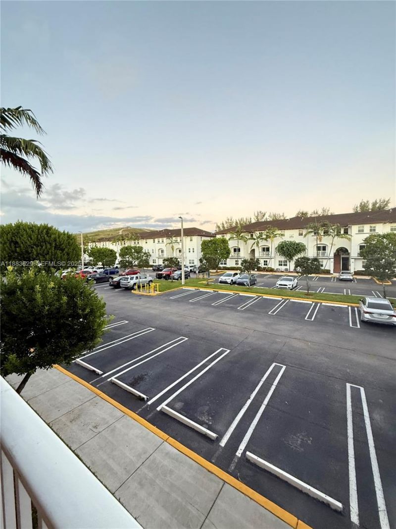 8760 NW 97th Ave, Unit 211, Doral, FL 33178 Photo