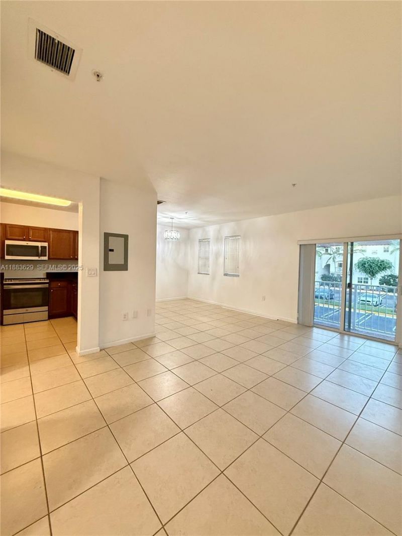 8760 NW 97th Ave, Unit 211, Doral, FL 33178 Photo