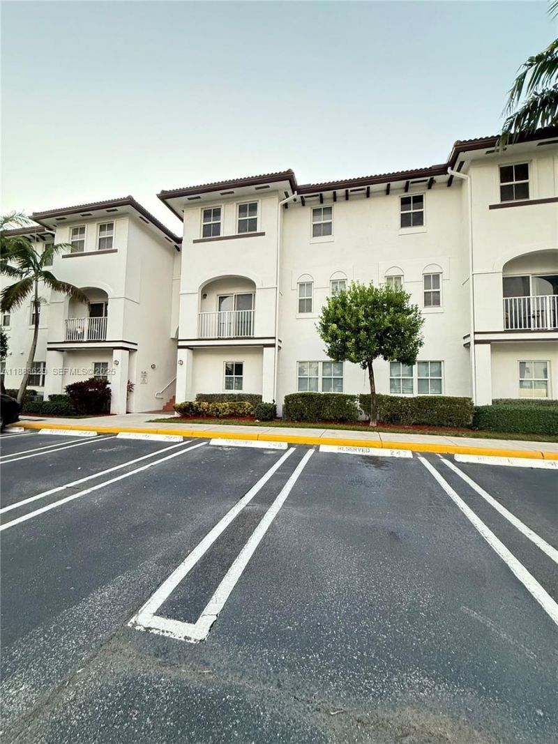 8760 NW 97th Ave, Unit 211, Doral, FL 33178 Photo