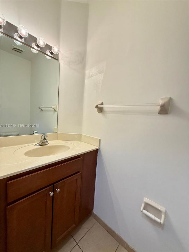 8760 NW 97th Ave, Unit 211, Doral, FL 33178 Photo