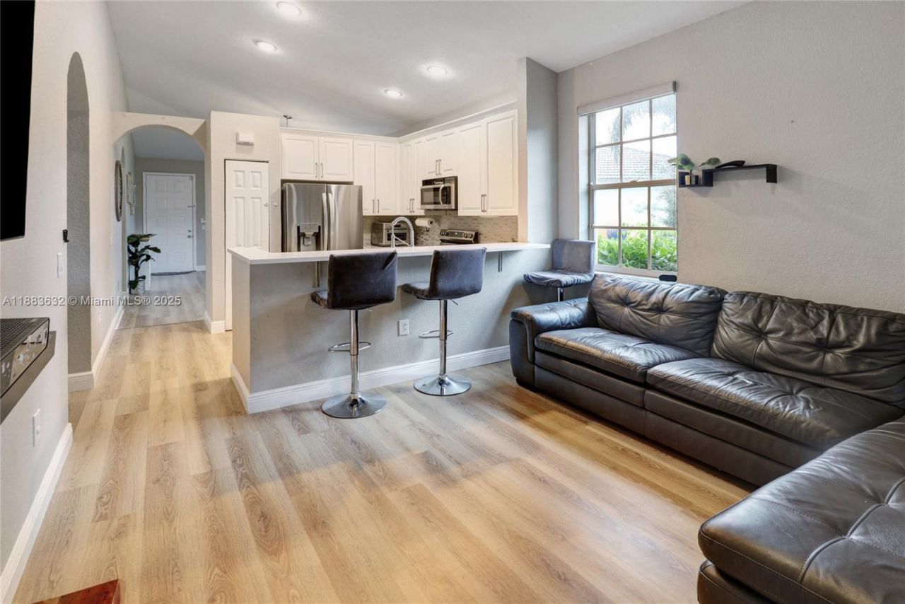 1706 NW 78th Way, Pembroke Pines, FL 33024 Photo