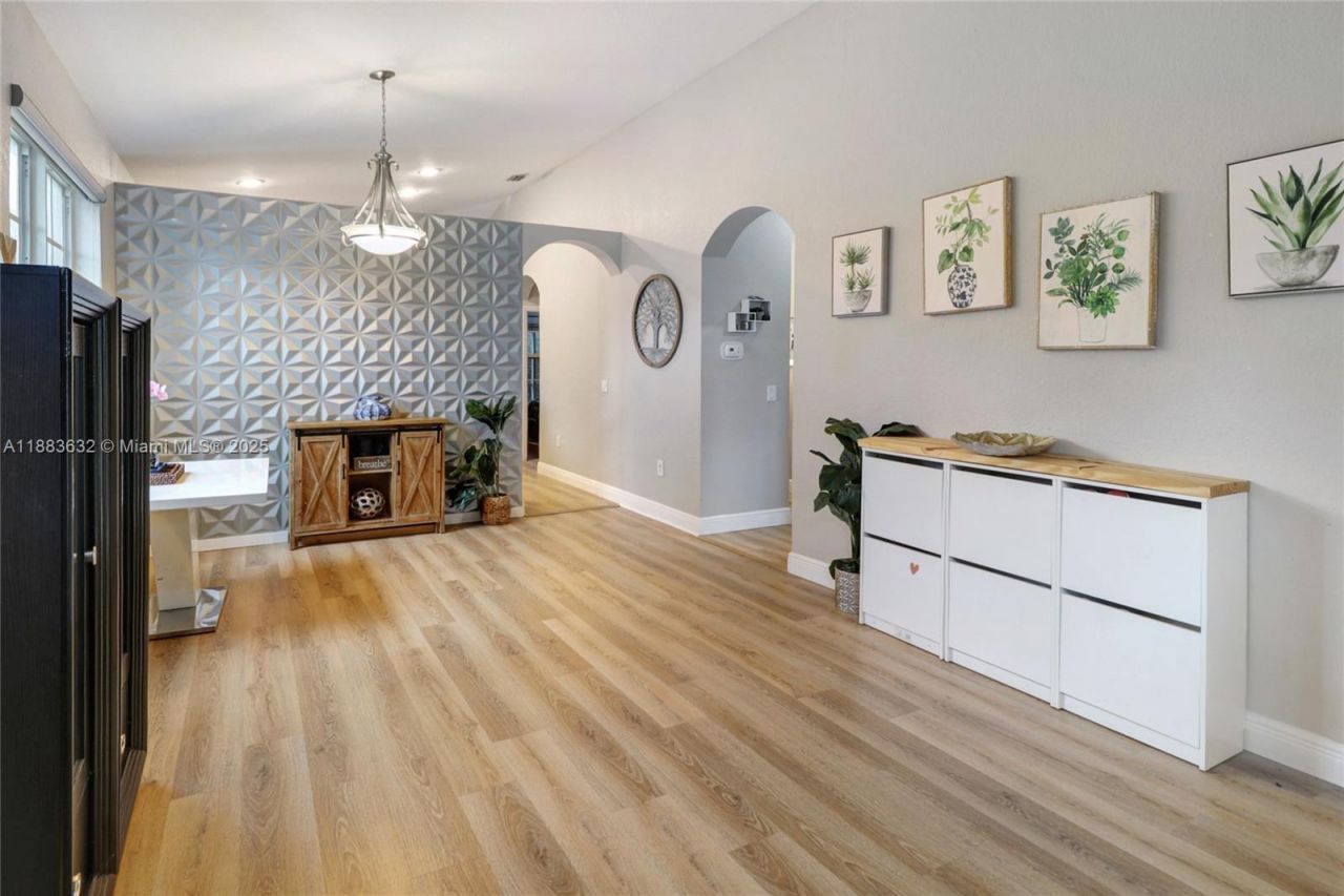 1706 NW 78th Way, Pembroke Pines, FL 33024 Photo