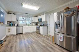 1704 Sherwood Dr. photo 4