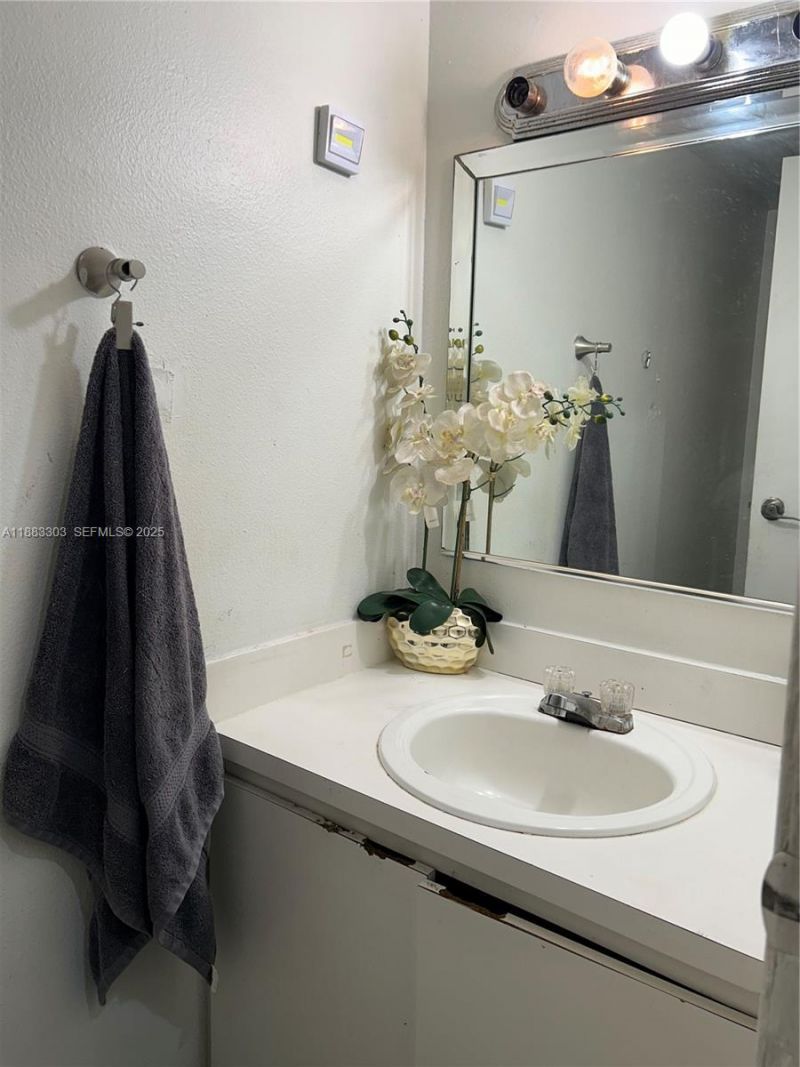 18111 NW 68th Ave, Unit G206, Hialeah, FL 33015 Photo