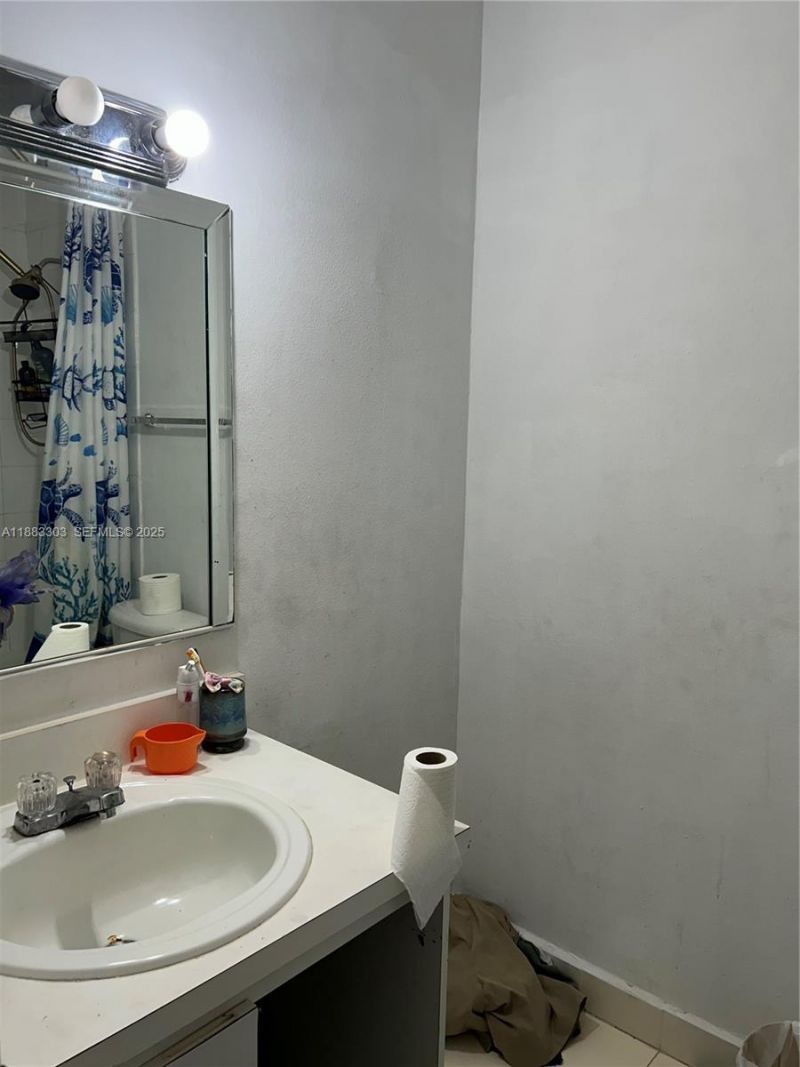 18111 NW 68th Ave, Unit G206, Hialeah, FL 33015 Photo
