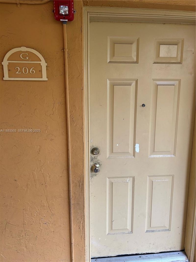 18111 NW 68th Ave, Unit G206, Hialeah, FL 33015 Photo