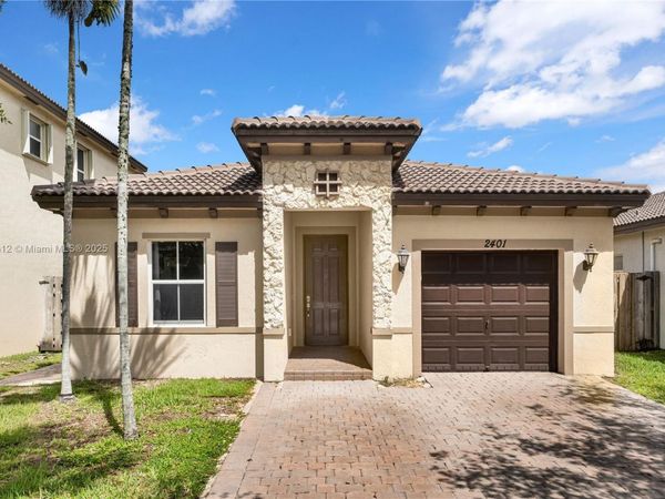 2401 NE 4th St, Homestead, FL 33033