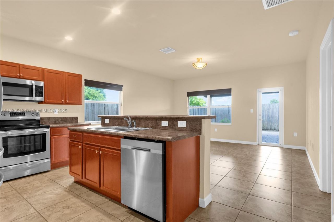 2401 NE 4th St, Homestead, FL 33033 Photo