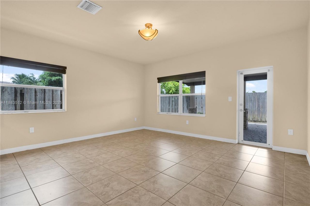 2401 NE 4th St, Homestead, FL 33033 Photo