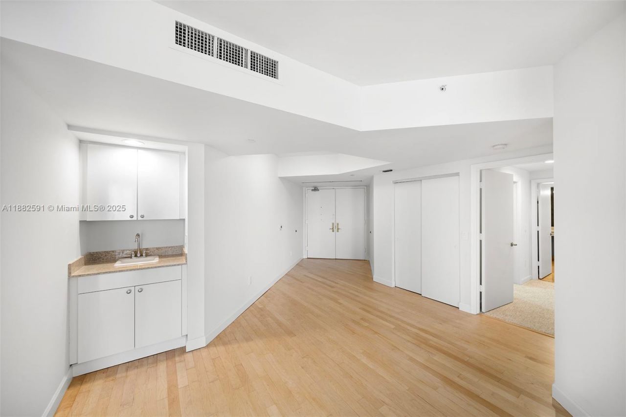 4779 Collins Ave, Unit 501, Miami Beach, FL 33140 Photo