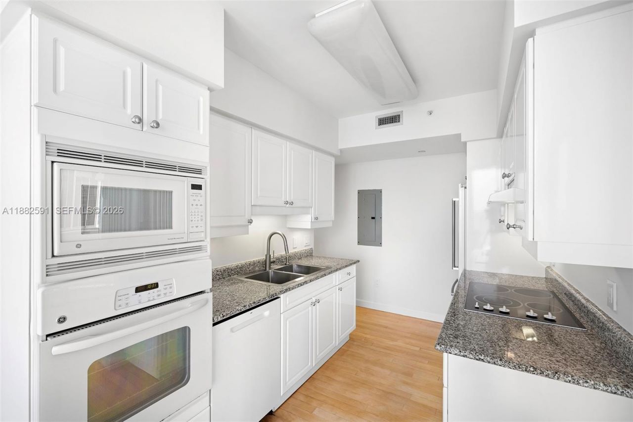 4779 Collins Ave, Unit 501, Miami Beach, FL 33140 Photo