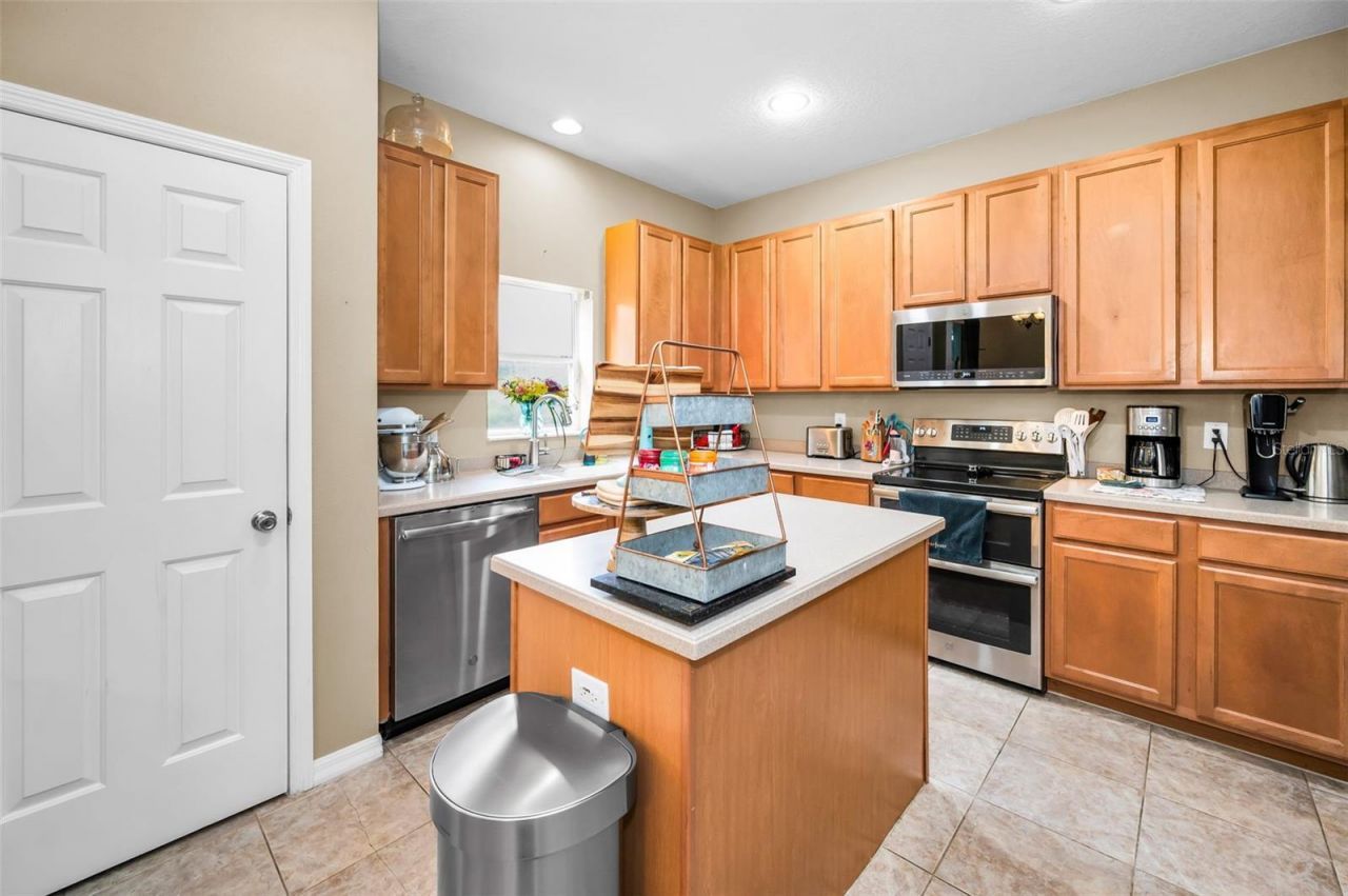 1033 Bella Vista Drive Ne, Saint Petersburg, FL 33702 Photo