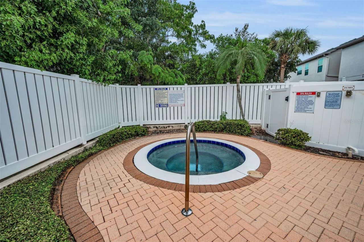 1033 Bella Vista Drive Ne, Saint Petersburg, FL 33702 Photo