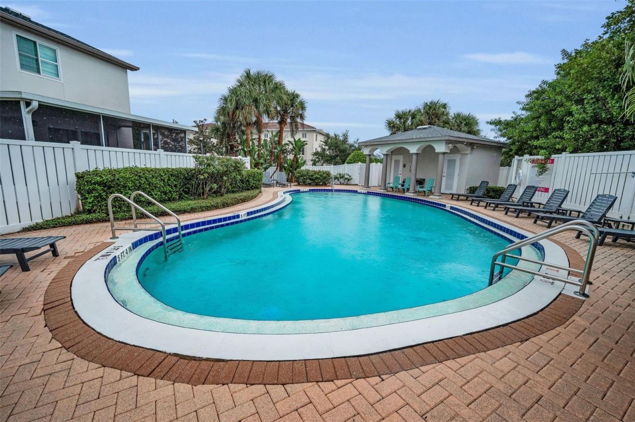 1033 Bella Vista Drive Ne, Saint Petersburg, FL 33702 Photo