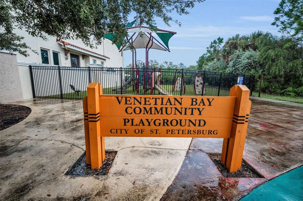 1033 Bella Vista Drive Ne, Saint Petersburg, FL 33702 Photo