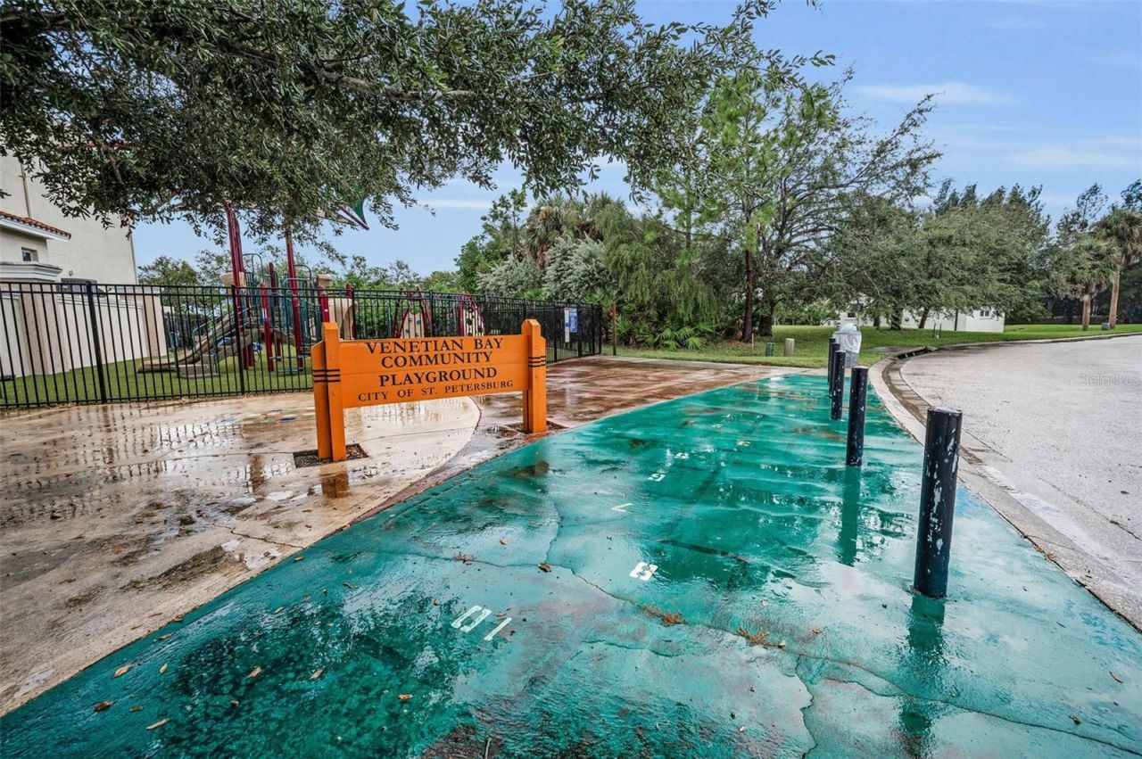 1033 Bella Vista Drive Ne, Saint Petersburg, FL 33702 Photo