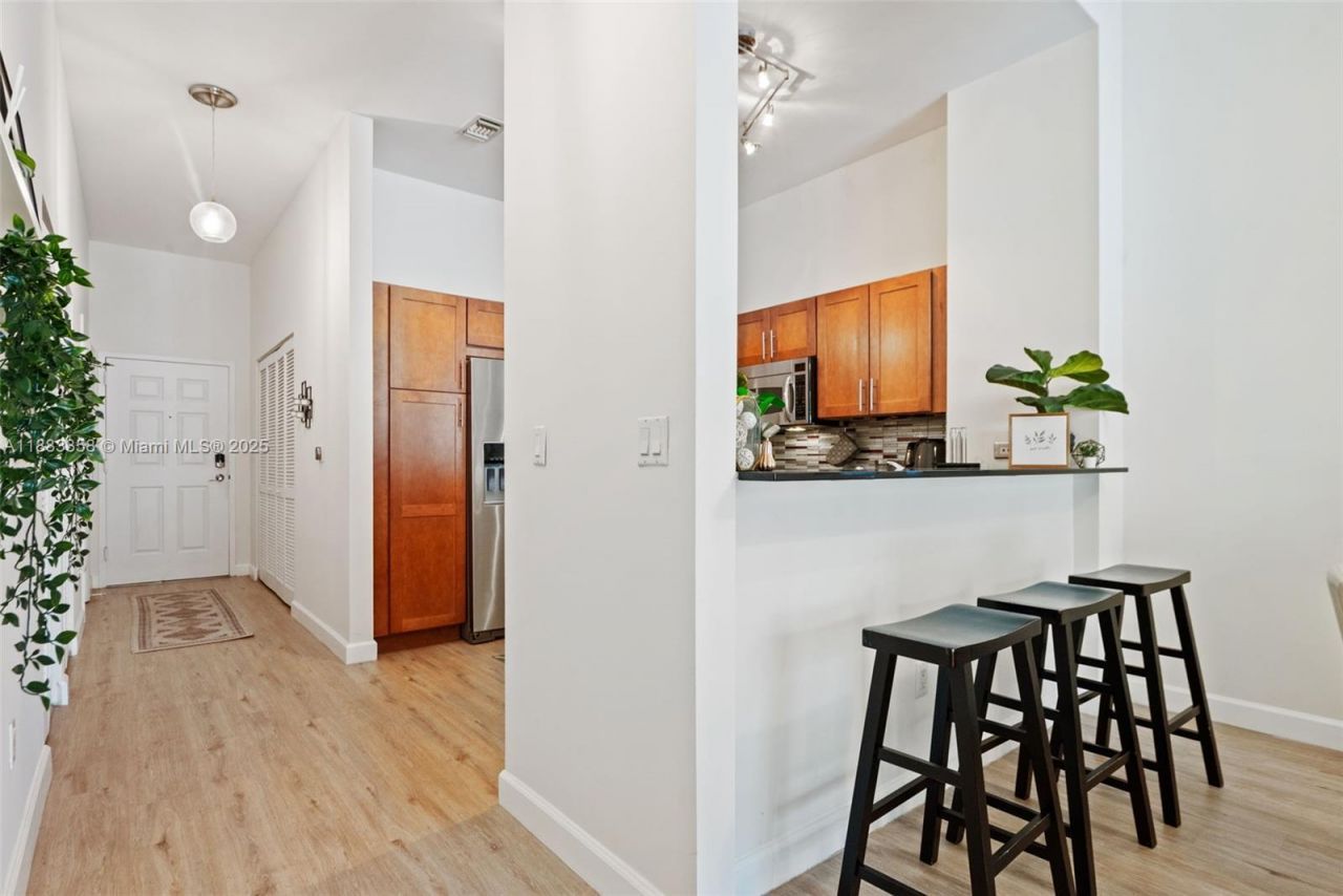 8390 SW 72nd Ave, Unit 314, Miami, FL 33143 Photo