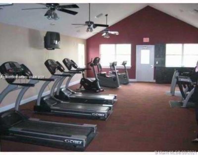 8290 Lake Dr, Unit 250, Doral, FL 33166 Photo