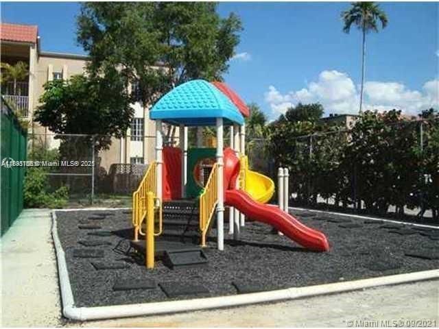 8290 Lake Dr, Unit 250, Doral, FL 33166 Photo