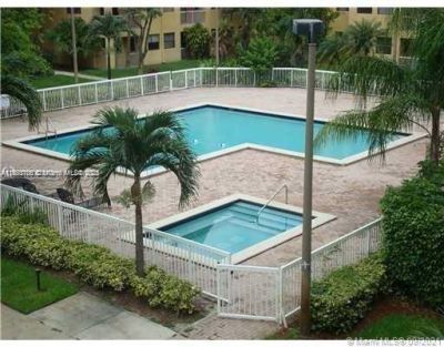 8290 Lake Dr, Unit 250, Doral, FL 33166 Photo