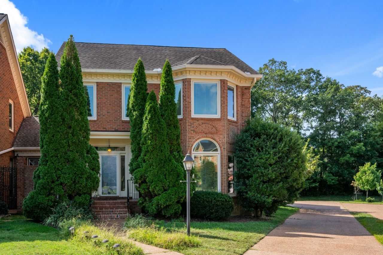 5214 Shenandoah Ct, Nashville, TN 37220 Main Photo