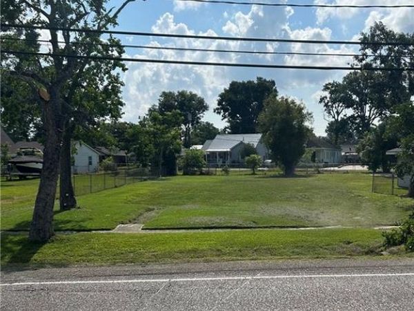 8425 JEFFERSON Highway, Harahan, LA 70123