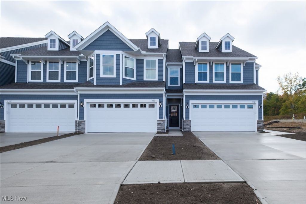 950-4 Memory Lane, Aurora, OH 44202 Main Photo