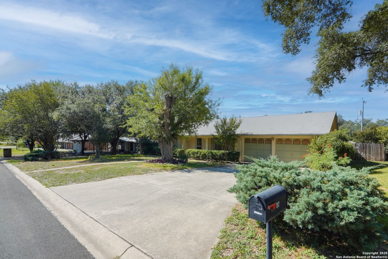 117 Twinleaf, Castle Hills, TX 78213 Main Photo