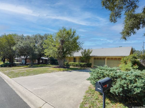 117 Twinleaf, Castle Hills, TX 78213