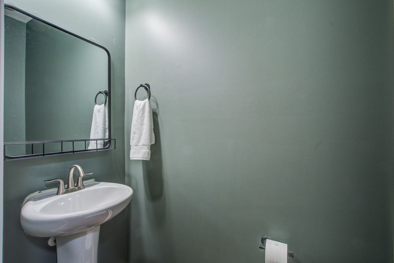 202 Center Hill Court Photo 18