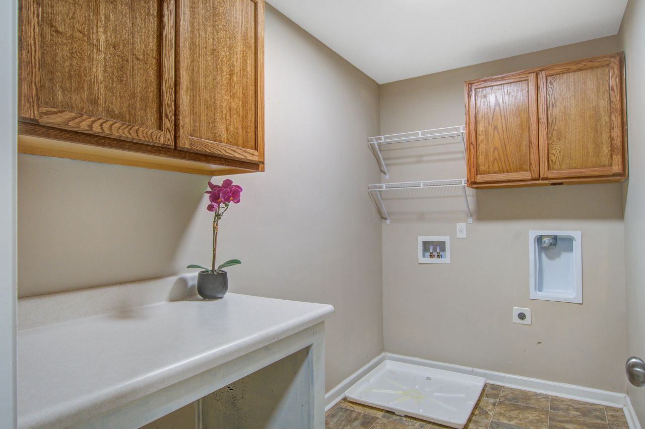 202 Center Hill Court Photo 25