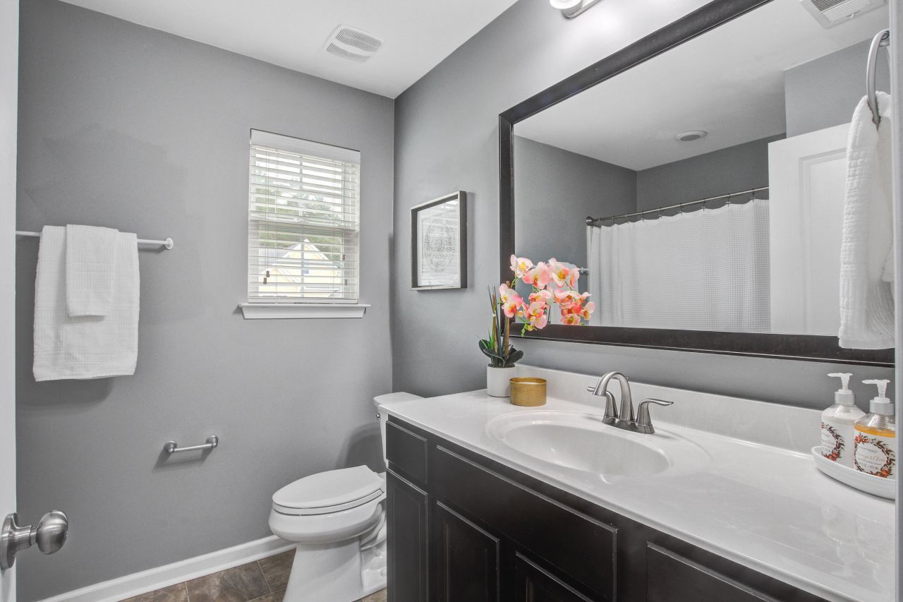 202 Center Hill Court Photo 32