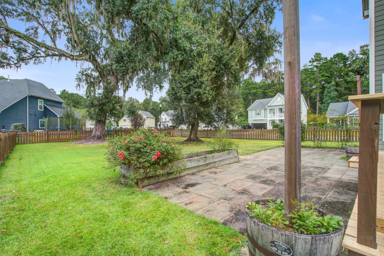 202 Center Hill Court Photo 37